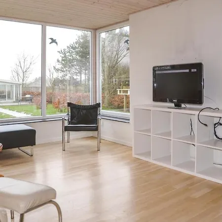 Dom wakacyjny Three-bedroom In